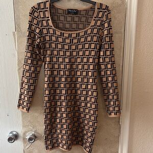 Chic Long Sleeve Geometric Dress in Tan and Black